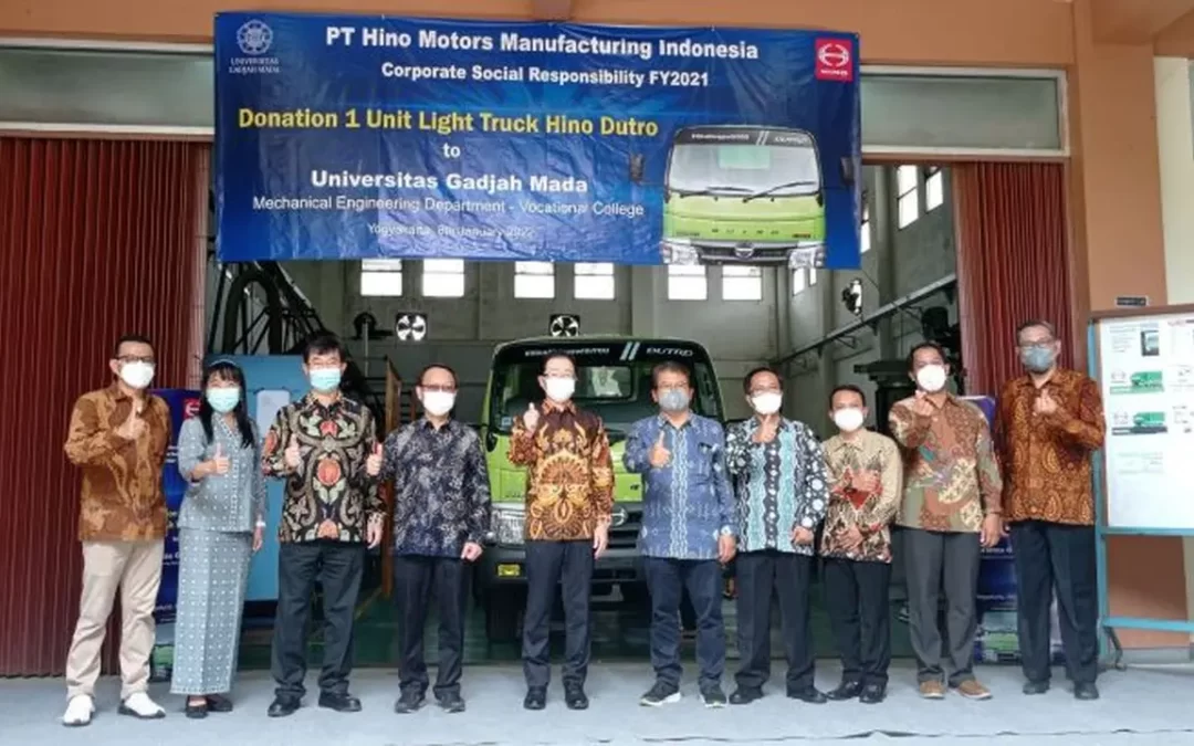 Hino Dutro Jadi Alat Praktik Terbaru Teknik Mesin UGM